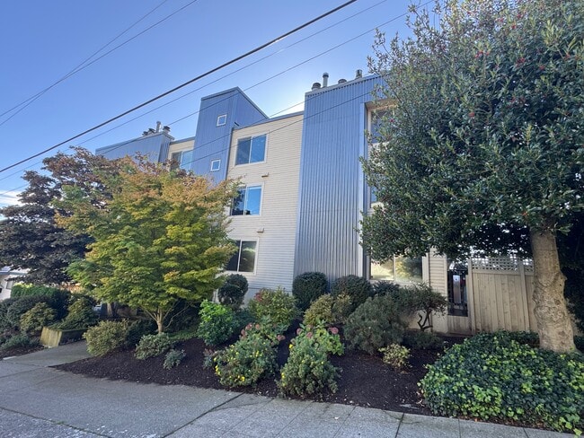 Primary Photo - 1250 Taylor Ave N