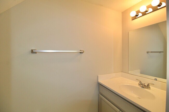 Building Photo - 3015 Locust Grv Ct