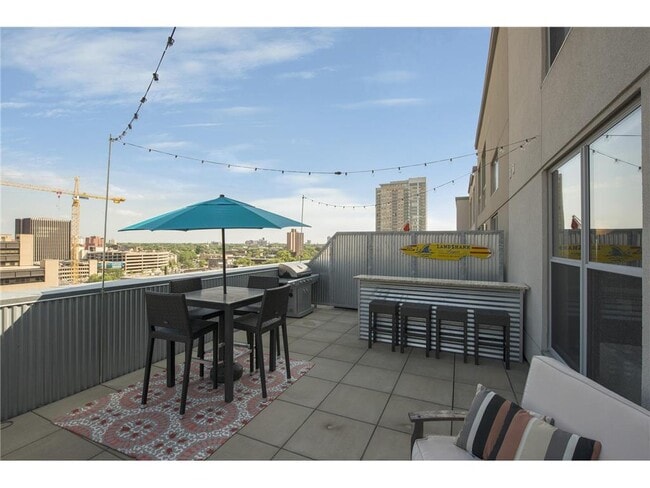 Building Photo - 521 S 7th St