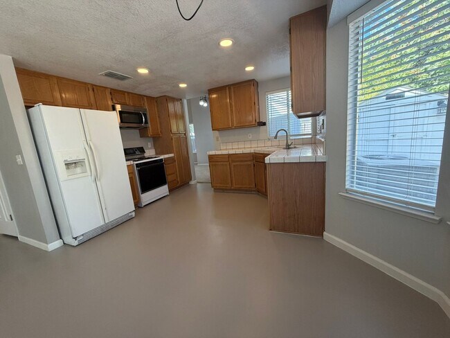 Building Photo - 8420 Oak Flat Way