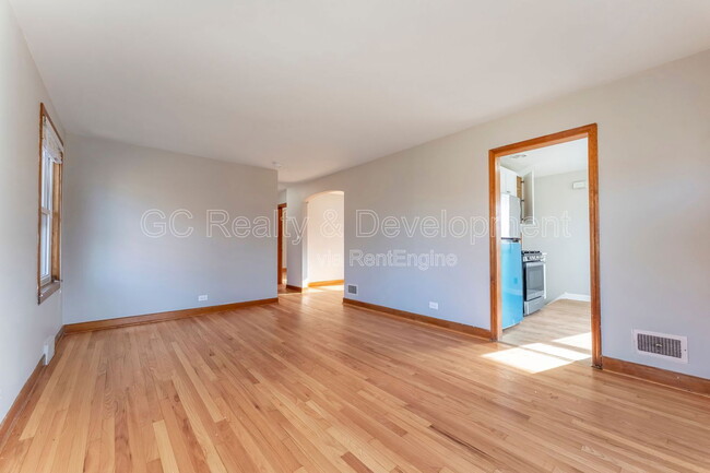 Building Photo - 301 Bohland Ave