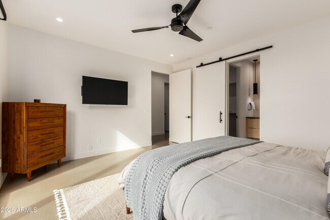 Building Photo - 4905 E White Gates Dr