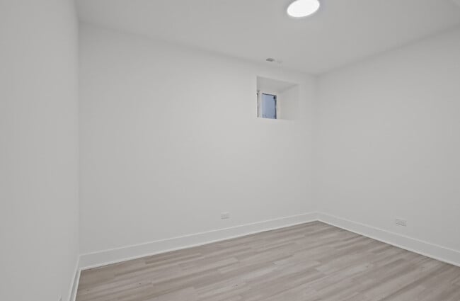 Building Photo - 2201 N 74th Ct