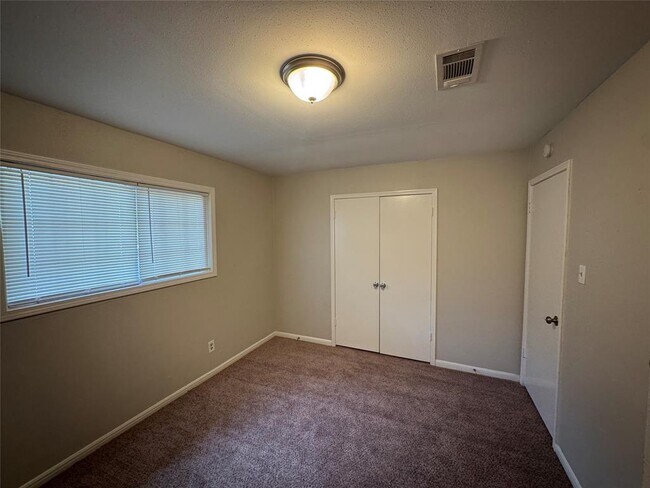 Building Photo - 16511 Courtland Cir