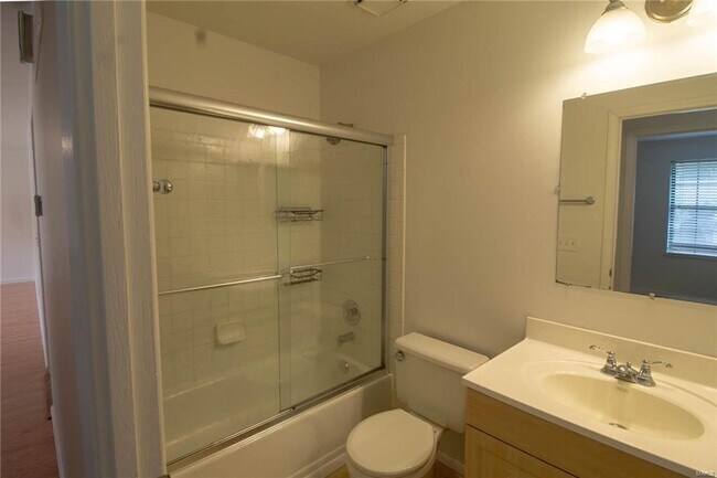 Building Photo - 18 Brooker Ct
