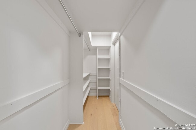 Building Photo - 7815 Broadway St