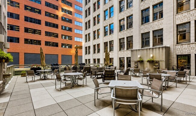 Building Photo - 300-314 N Broadway