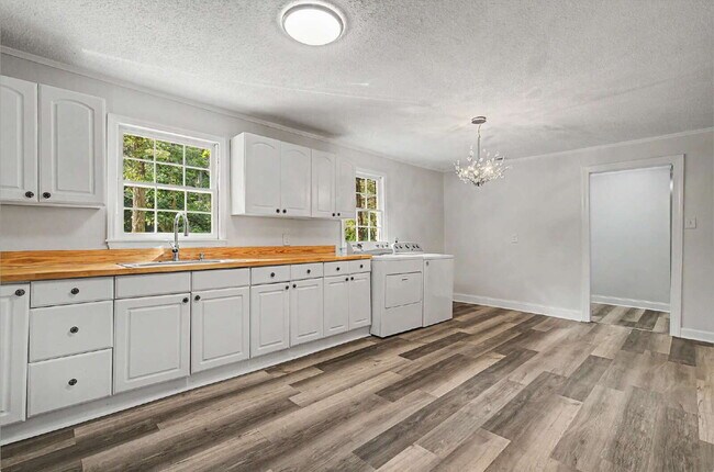 Building Photo - Ranch Home on Private lot in Chapel Hill