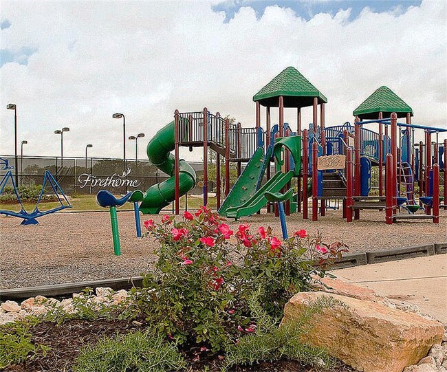Building Photo - 28810 Davenport Dr