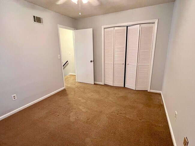 Building Photo - 113 Timber Ln