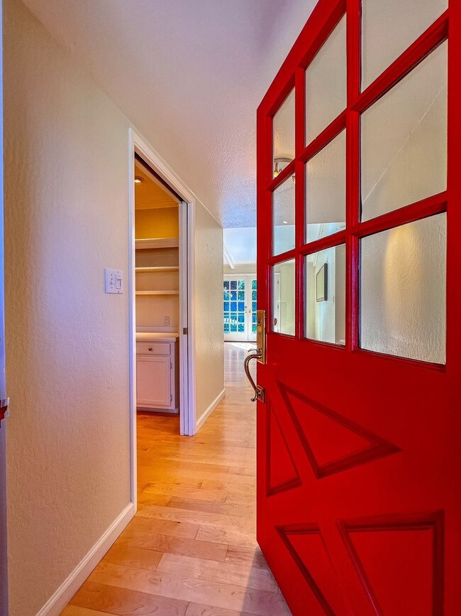 Building Photo - Beautifully Updated Three Bedroom Browns Valley Home