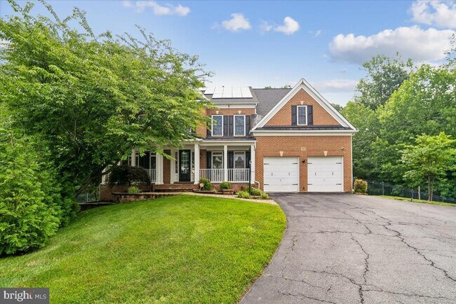 Building Photo - 743 Seneca Dr