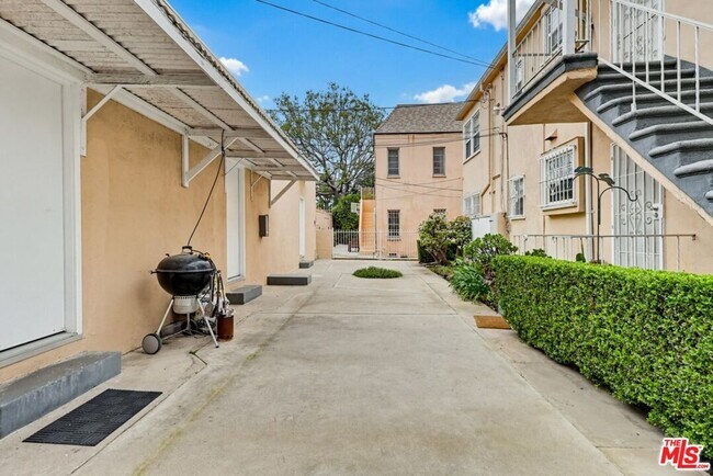 Building Photo - 1255 S Crescent Heights Blvd