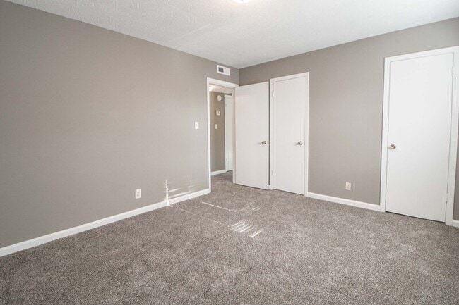 Building Photo - 807 Golf View Pl