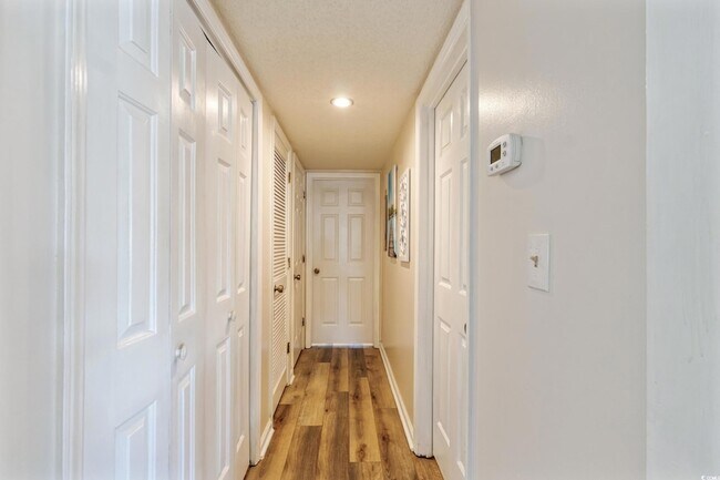 Building Photo - 4242 Pinehurst Cir
