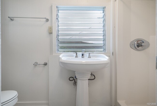 Building Photo - $1425 Beautiful Studio in Manoa 2646A Oahu...