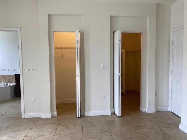 Building Photo - 7560 NW 116th Ave