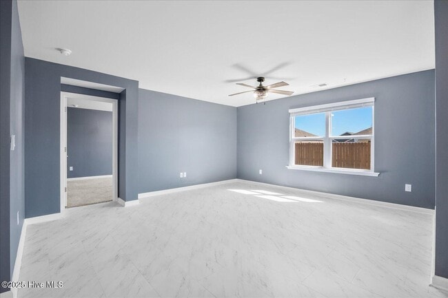 Building Photo - 1618 Raptor Ter NE