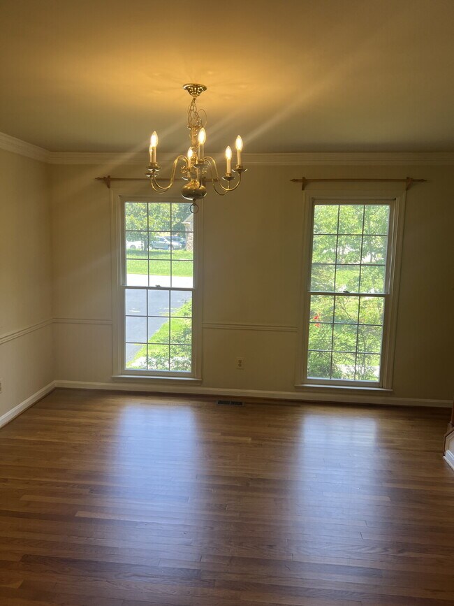Building Photo - Spacious Colonial Home for Rent in Chancel...