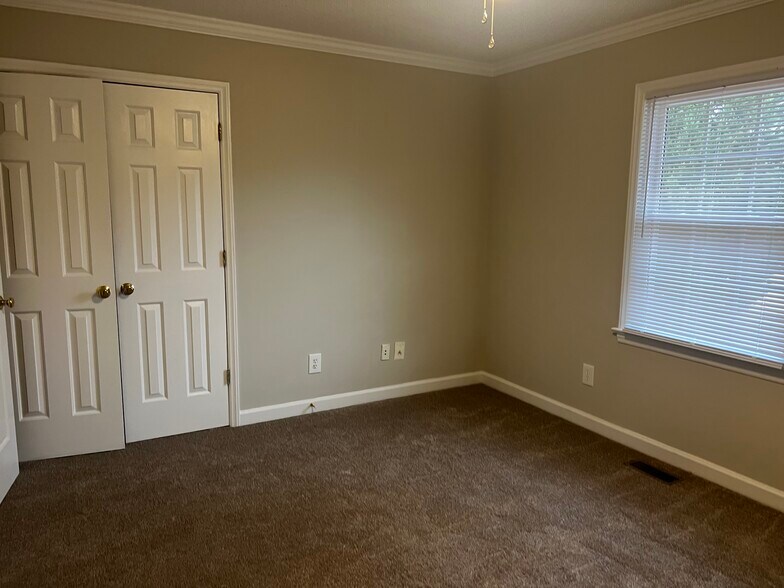 Building Photo - 2507 Saint Christopher Cir SW