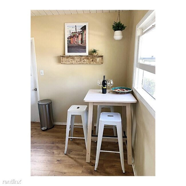 Building Photo - 2 br, 1 bath Apartment - 710 3rd St