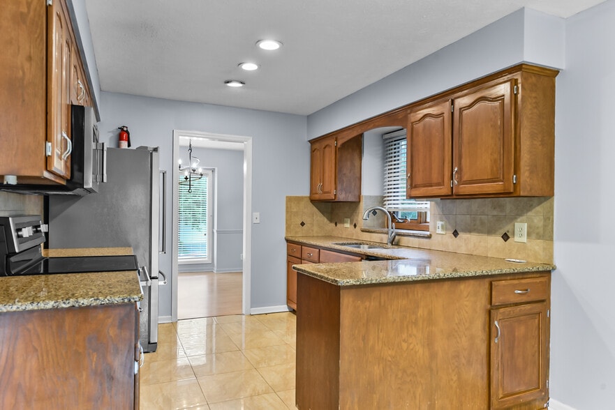 Building Photo - 5016 S 164th St