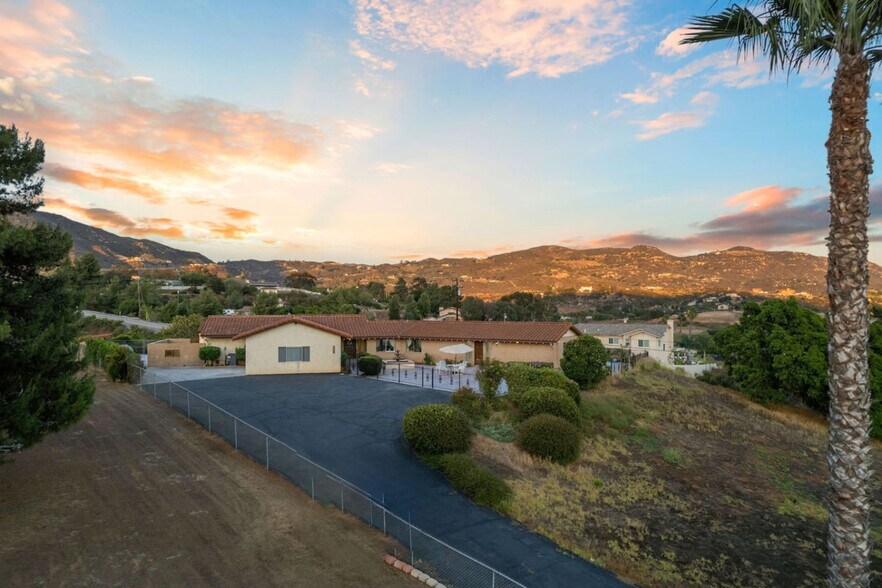 Building Photo - 14552 Skyline Truck Trail