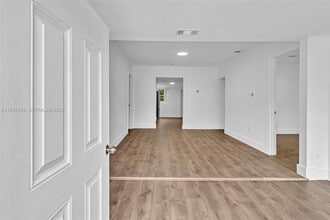 Building Photo - 2636 SW 29th Ct