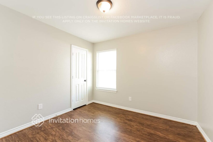 Building Photo - 107 Cook St