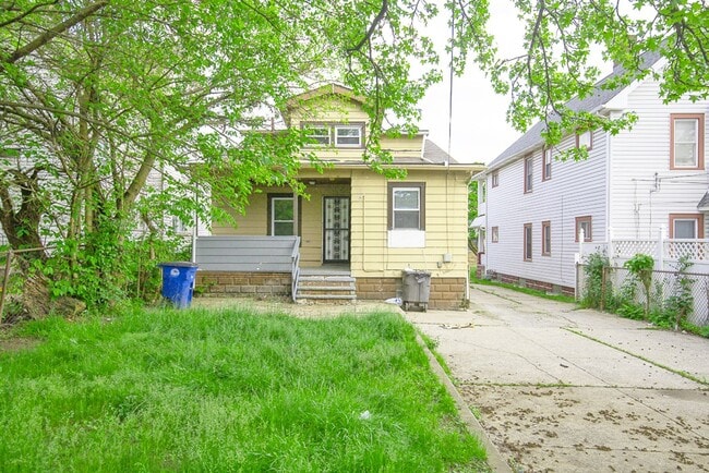 Building Photo - 5 BED 2 BATH BEAUTIFUL SINGLE FAMILY HOME ...