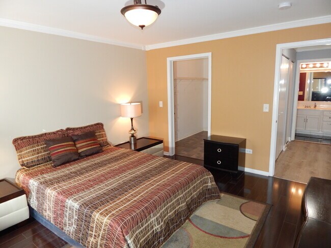 Building Photo - 2413 Silverstone Dr