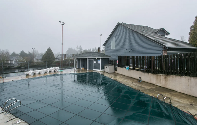 Building Photo - Spacious Double Primary Home in West Linn