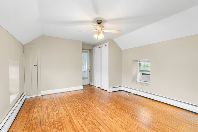 Building Photo - 607 E Wheel Rd