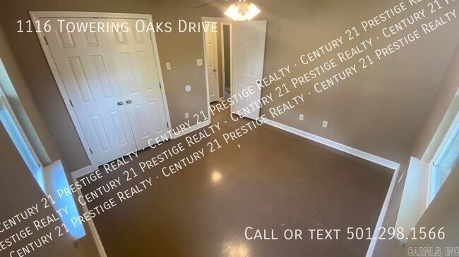 Building Photo - 1116 Towering Oaks Dr