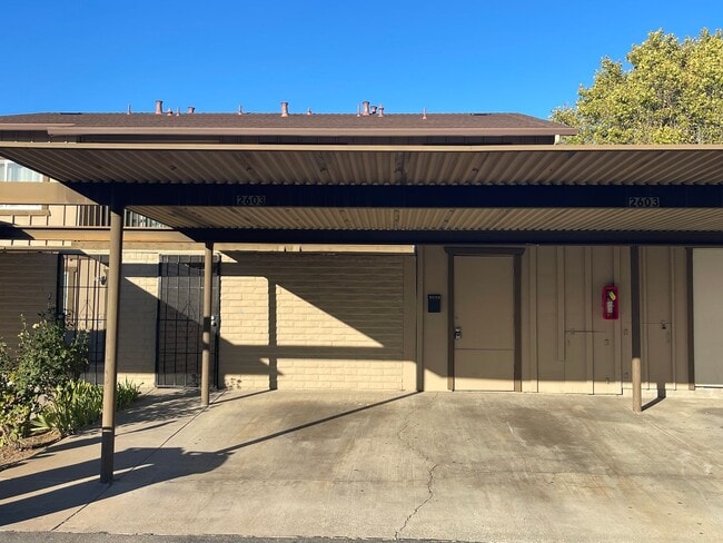 Building Photo - 2603 Carlton Ln