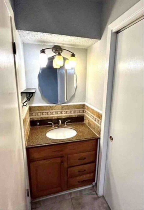 Building Photo - 2315 Loreco St