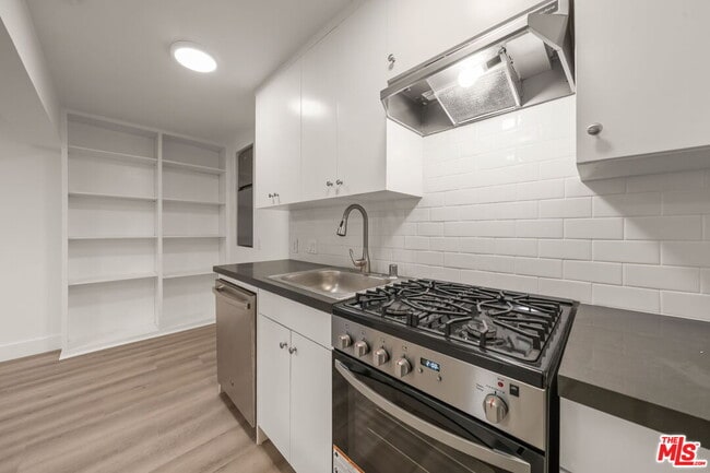 Building Photo - 6821 E Ocean Blvd