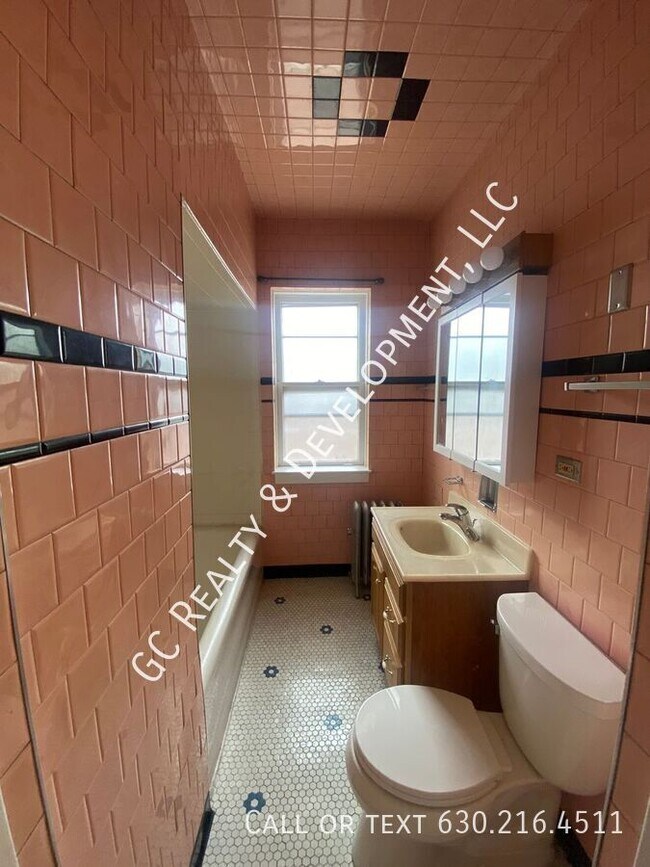 Building Photo - 4626 N Kenneth Ave