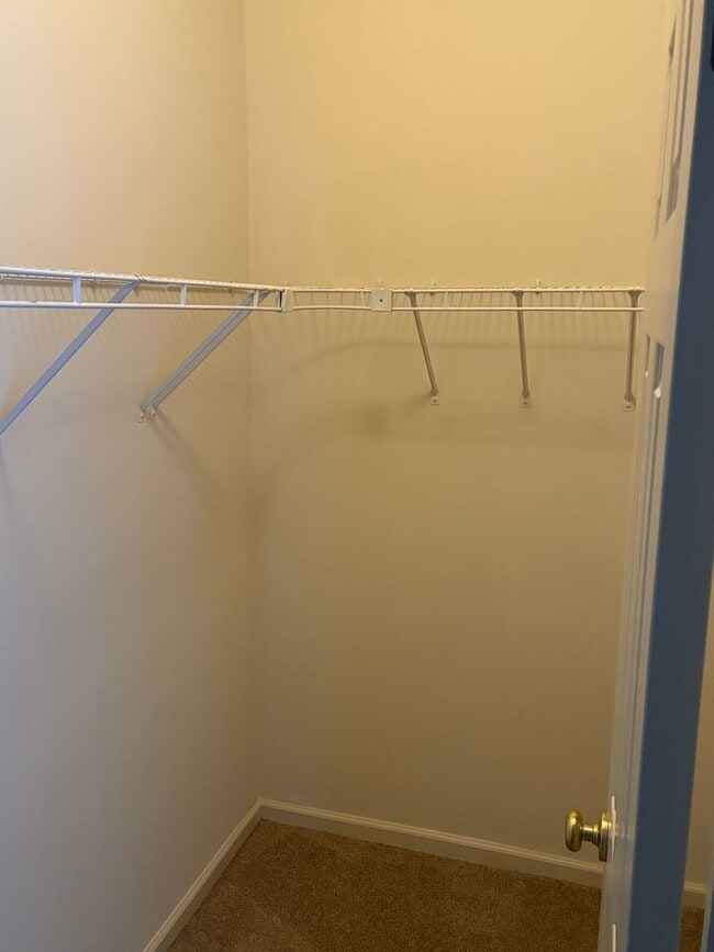 Building Photo - Willow Lakes - Yorktown