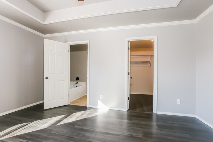 Building Photo - 1320 Canna Ct