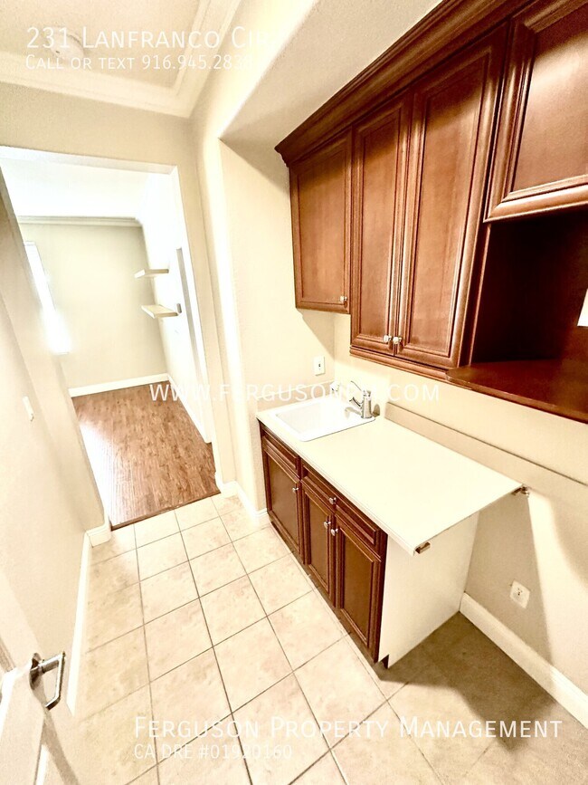 Building Photo - 231 Lanfranco Cir