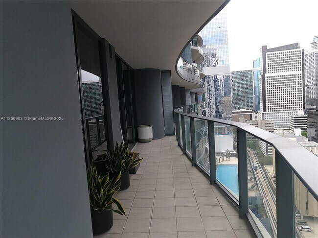 Building Photo - 1000 Brickell Plaza