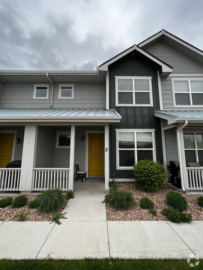 Building Photo - Spacious and Light-Filled 2 Bedroom, 2.5 B...