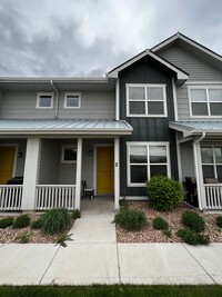 Building Photo - Spacious and Light-Filled 2 Bedroom, 2.5 B...