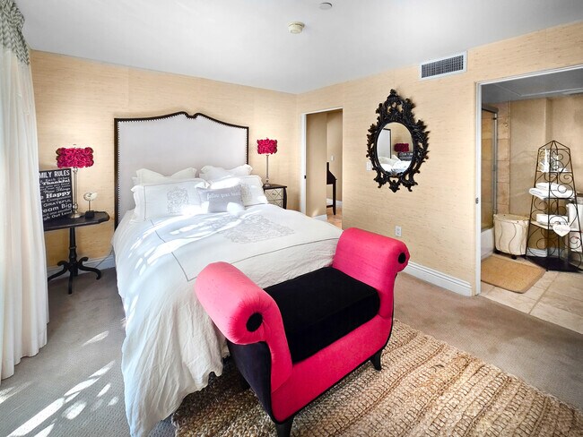 Building Photo - 10795 Wilshire Blvd