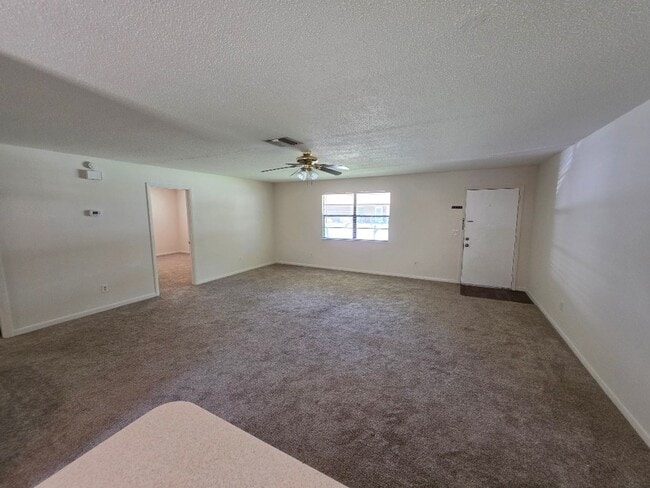 Building Photo - 2 Bedroom 2 Bathroom Edgewater Home