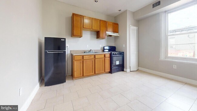 Primary Photo - 701 E Clearfield St