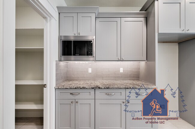 Building Photo - 2539 Bottle Brush Ave