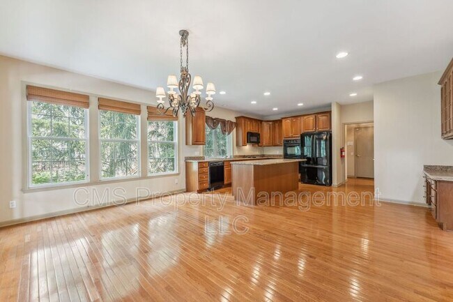 Building Photo - 44 Equestrian Way