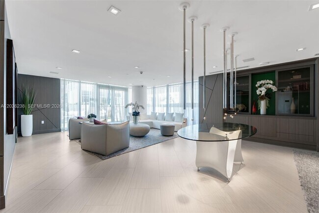Building Photo - 300 Sunny Isles Blvd